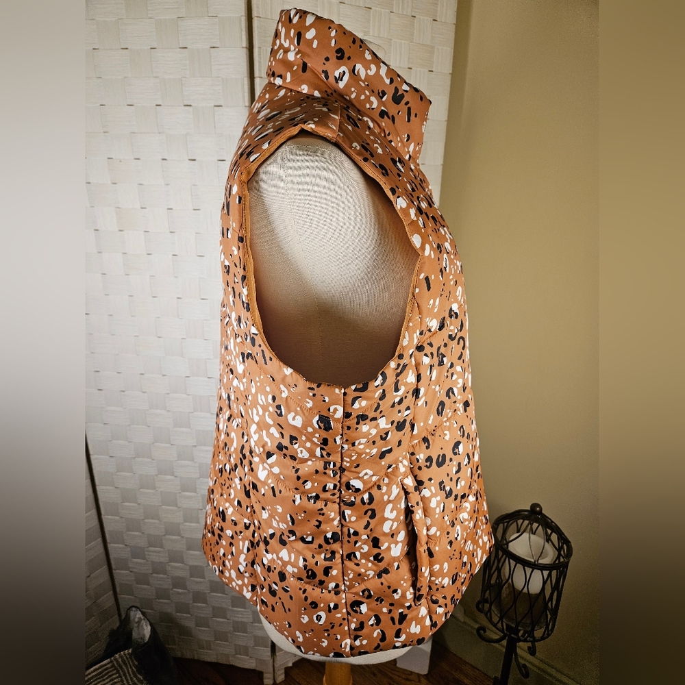 LOFT  Animal Print Zip Puffer Vest  Size large - Picture 6 of 6